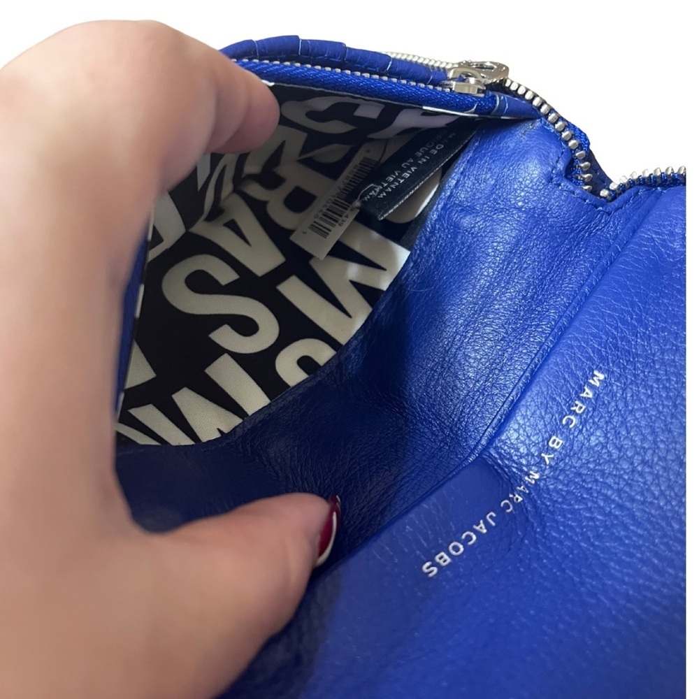 EUC Marc by Marc Jacobs Cobalt Blue Leather Zip Around Classic Q Wallet Wristlet - Picture 9 of 12